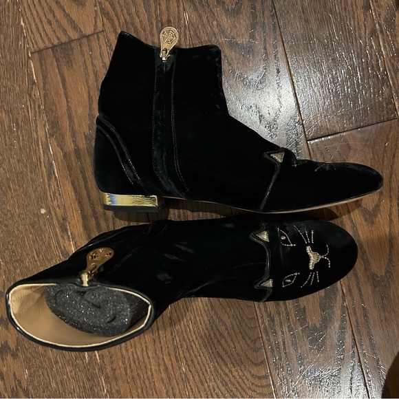 Charlotte Olympia Black Velvet Cat Face Ankle Boots - Picture 2 of 6